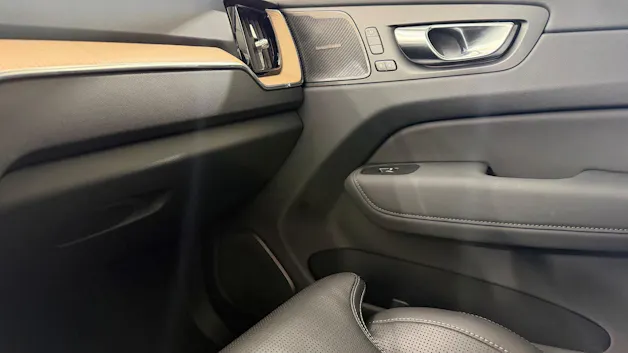 VOLVO XC60 2.0 B5 MH Plus Dark AWD