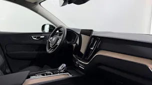 VOLVO XC60 2.0 B5 MH Plus Dark AWD