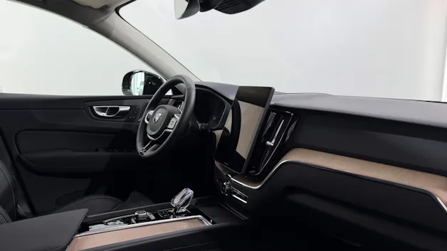 VOLVO XC60 2.0 B5 MH Plus Dark AWD