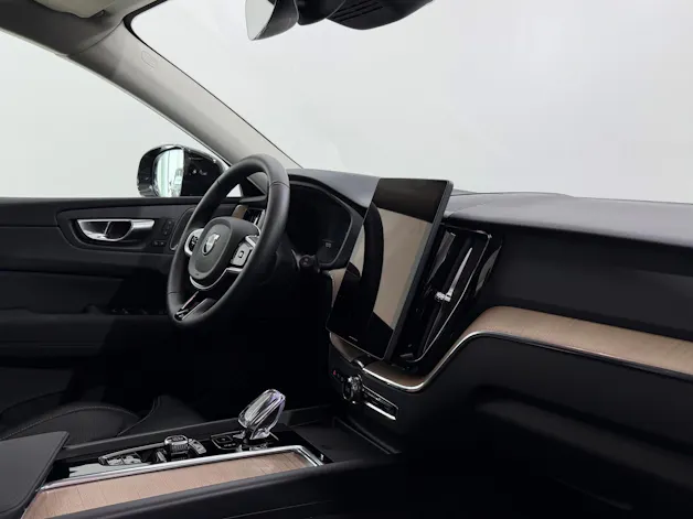 VOLVO XC60 2.0 B5 MH Plus Dark AWD