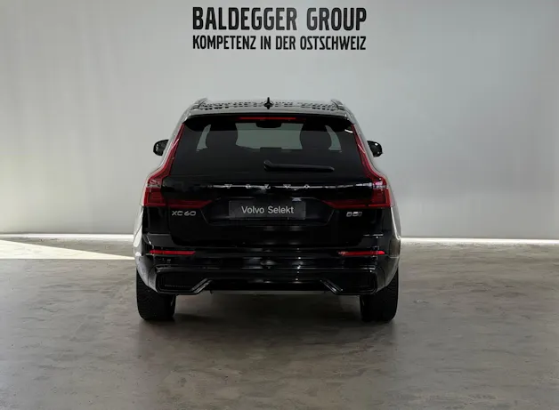 VOLVO XC60 2.0 B5 MH Plus Dark AWD