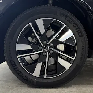VOLVO XC60 2.0 B5 MH Plus Dark AWD