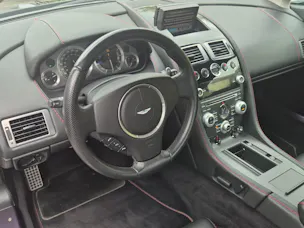 ASTON MARTIN V8 Vantage 4.7 Sportshift