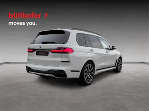 BMW X7 M50i