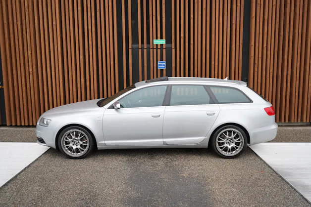AUDI S6 AVANT 5.2 V10 QUATTRO TIPTRONIC l 435 PS