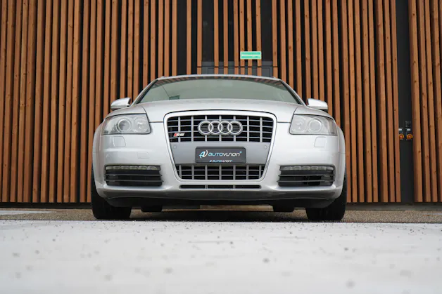 AUDI S6 AVANT 5.2 V10 QUATTRO TIPTRONIC l 435 PS