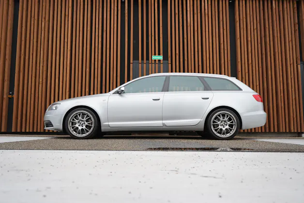 AUDI S6 AVANT 5.2 V10 QUATTRO TIPTRONIC l 435 PS