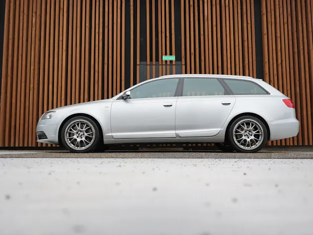 AUDI S6 AVANT 5.2 V10 QUATTRO TIPTRONIC l 435 PS