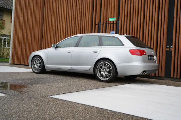 AUDI S6 AVANT 5.2 V10 QUATTRO TIPTRONIC l 435 PS