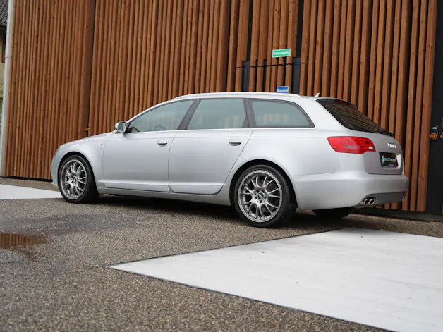 AUDI S6 AVANT 5.2 V10 QUATTRO TIPTRONIC l 435 PS