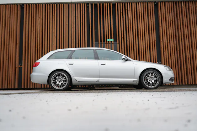 AUDI S6 AVANT 5.2 V10 QUATTRO TIPTRONIC l 435 PS