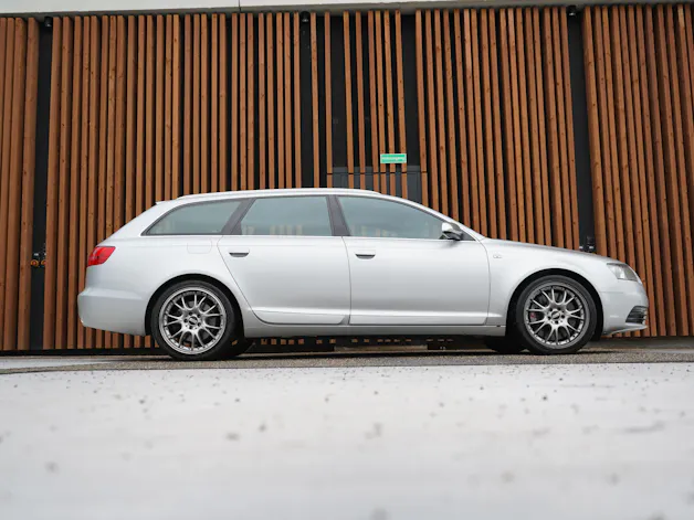 AUDI S6 AVANT 5.2 V10 QUATTRO TIPTRONIC l 435 PS