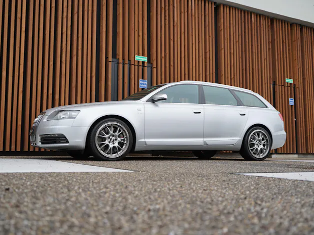 AUDI S6 AVANT 5.2 V10 QUATTRO TIPTRONIC l 435 PS