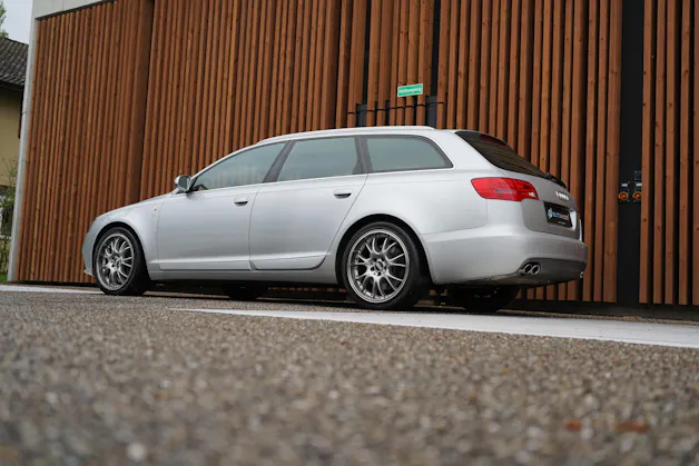 AUDI S6 AVANT 5.2 V10 QUATTRO TIPTRONIC l 435 PS