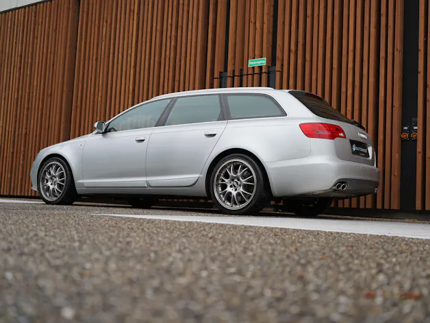 AUDI S6 AVANT 5.2 V10 QUATTRO TIPTRONIC l 435 PS