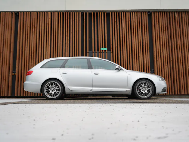 AUDI S6 AVANT 5.2 V10 QUATTRO TIPTRONIC l 435 PS