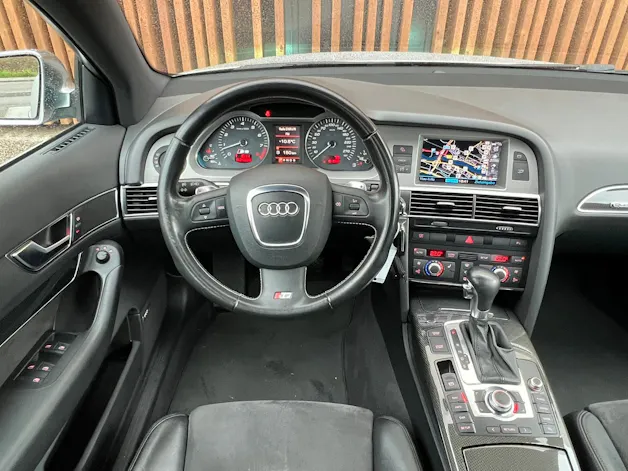 AUDI S6 AVANT 5.2 V10 QUATTRO TIPTRONIC l 435 PS