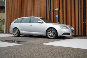 AUDI S6 AVANT 5.2 V10 QUATTRO TIPTRONIC l 435 PS