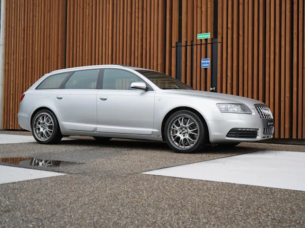 AUDI S6 AVANT 5.2 V10 QUATTRO TIPTRONIC l 435 PS
