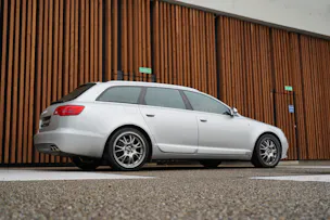 AUDI S6 AVANT 5.2 V10 QUATTRO TIPTRONIC l 435 PS
