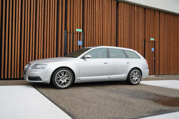 AUDI S6 AVANT 5.2 V10 QUATTRO TIPTRONIC l 435 PS