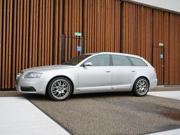 AUDI S6 AVANT 5.2 V10 QUATTRO TIPTRONIC l 435 PS