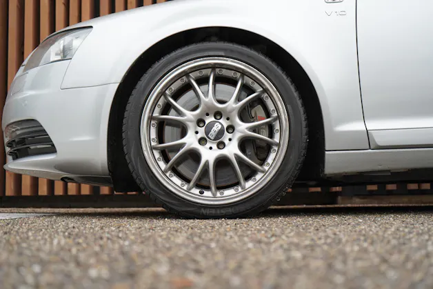 AUDI S6 AVANT 5.2 V10 QUATTRO TIPTRONIC l 435 PS
