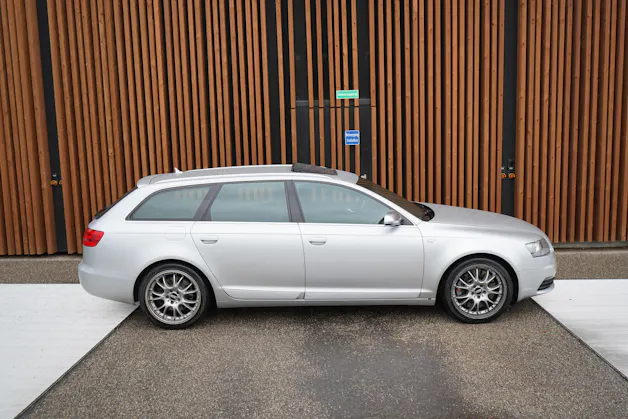 AUDI S6 AVANT 5.2 V10 QUATTRO TIPTRONIC l 435 PS