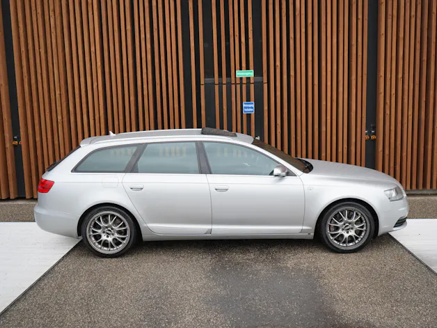 AUDI S6 AVANT 5.2 V10 QUATTRO TIPTRONIC l 435 PS
