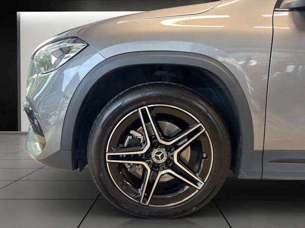 MERCEDES-BENZ GLA 250e AMG Line 8G-DCT
