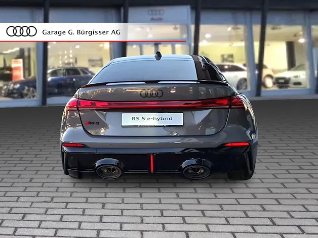 AUDI RS 5 Limousine TFSI 470 kW Tiptronic quattro Plateaugrau Metallic
