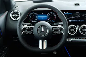 MERCEDES-BENZ GLA 250 AMG Line 4matic Swiss Star h247