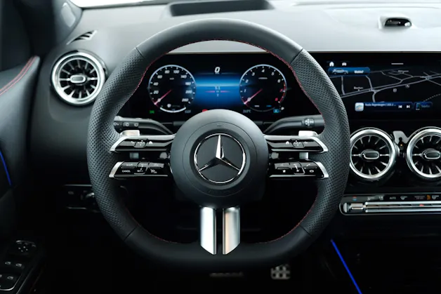 MERCEDES-BENZ GLA 250 AMG Line 4matic Swiss Star h247