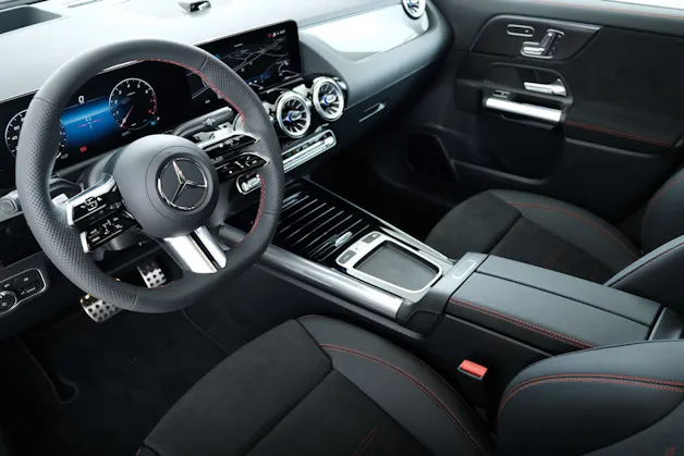 MERCEDES-BENZ GLA 250 AMG Line 4matic Swiss Star h247