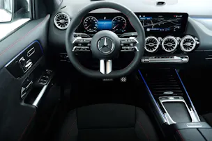 MERCEDES-BENZ GLA 250 AMG Line 4matic Swiss Star h247