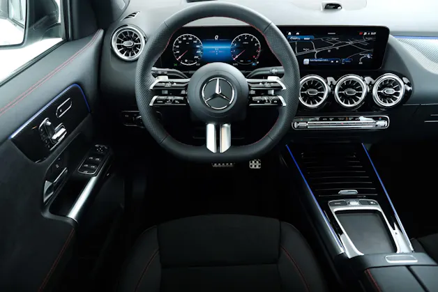 MERCEDES-BENZ GLA 250 AMG Line 4matic Swiss Star h247
