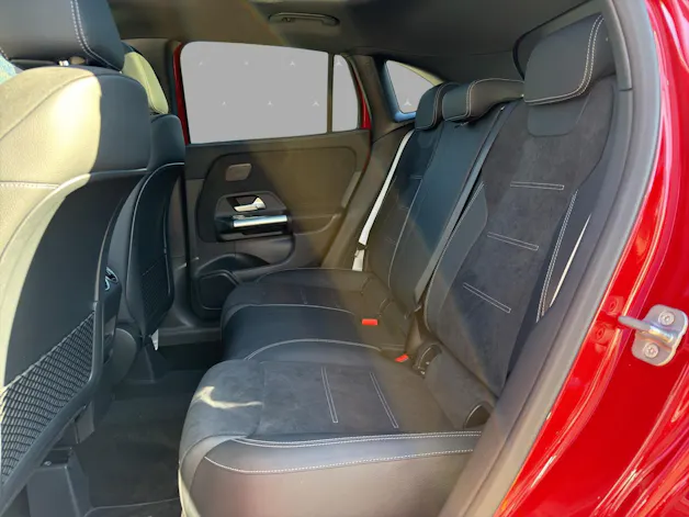 MERCEDES-BENZ GLA 200 7G-DCT