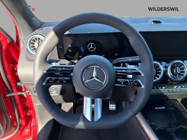 MERCEDES-BENZ GLA 200 7G-DCT