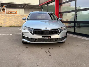 SKODA Octavia Combi 1.5 TSI mHEV DSG Selection