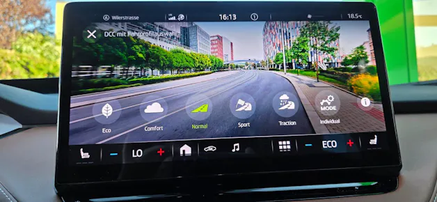 SKODA Enyaq iV 80x Founders Edition