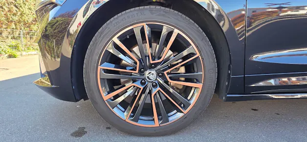 SKODA Enyaq iV 80x Founders Edition