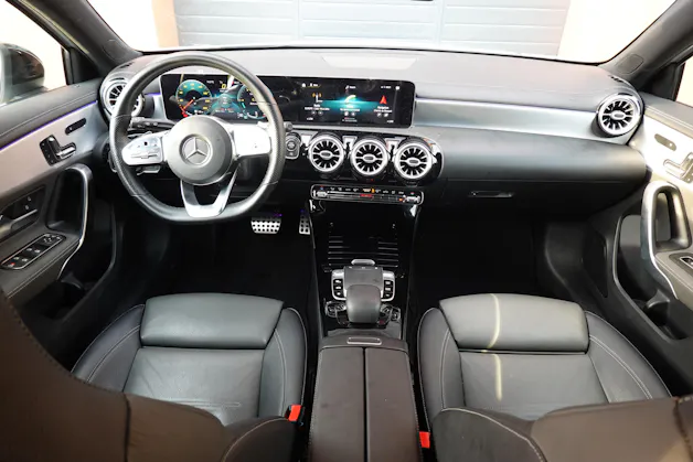 MERCEDES-BENZ A 180 AMG Line - "Pack AMG Line * Caméra 360 * Toit Ouvrant * Clim Auto * Jantes 18 * Aide à la Conduite *