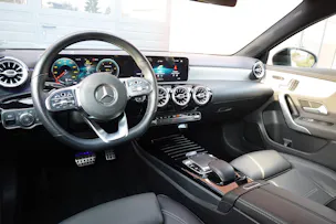 MERCEDES-BENZ A 180 AMG Line - "Pack AMG Line * Caméra 360 * Toit Ouvrant * Clim Auto * Jantes 18 * Aide à la Conduite *