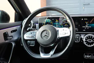 MERCEDES-BENZ A 180 AMG Line - "Pack AMG Line * Caméra 360 * Toit Ouvrant * Clim Auto * Jantes 18 * Aide à la Conduite *