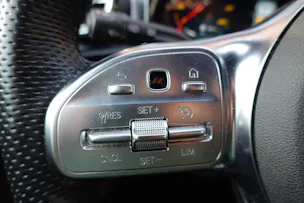 MERCEDES-BENZ A 180 AMG Line - "Pack AMG Line * Caméra 360 * Toit Ouvrant * Clim Auto * Jantes 18 * Aide à la Conduite *