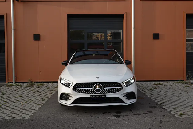MERCEDES-BENZ A 180 AMG Line - "Pack AMG Line * Caméra 360 * Toit Ouvrant * Clim Auto * Jantes 18 * Aide à la Conduite *