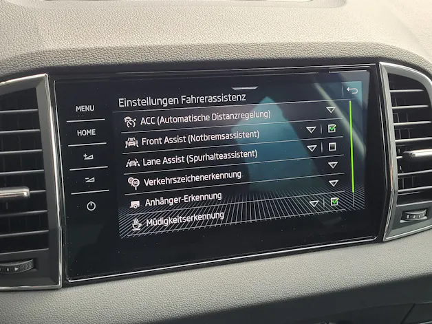 SKODA Karoq 2.0 TDI CR Style 4x4 DSG *Anhängerkupplung+8-fach bereift*