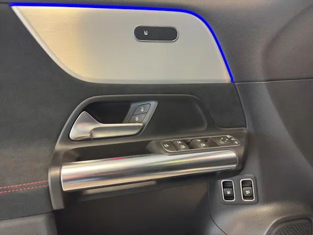 MERCEDES-BENZ GLA 250 AMG Line 8G-DCT