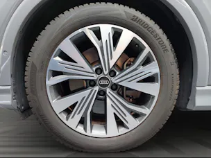 AUDI Q4 e-tron 45 quattro