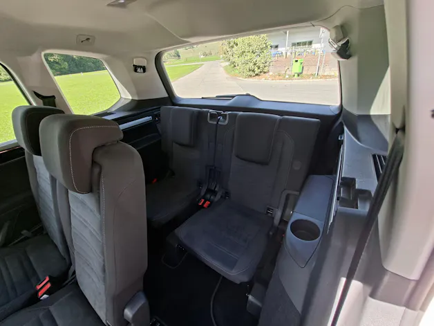 VW Touran 2.0 TDI BlueMotion Technology Highline DSG *CH-Fahrzeug mit Anhängerkupplung*